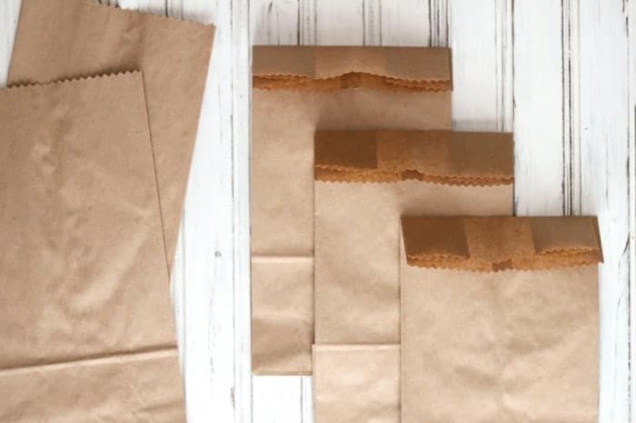 Adorable and easy crafty little treat bags! Make them in just about 10 minutes .