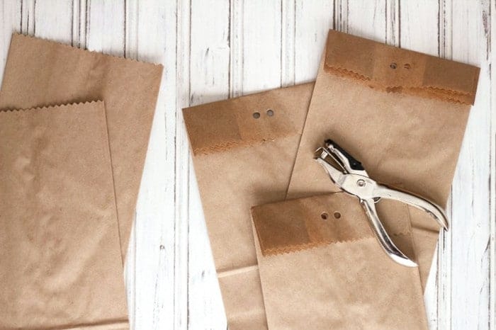 Adorable and easy crafty little treat bags! Make them in just about 10 minutes .