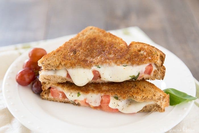 This grilled caprese sandwich is perfect for lunch or dinner. It's quick and easy to prepare and tastes delicious!