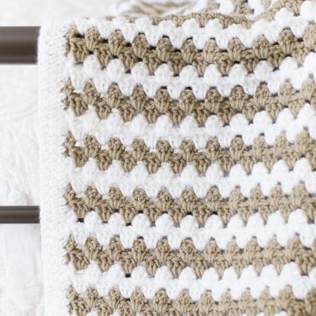 Simple granny stripe afghan. The perfect crochet afghan for beginners.