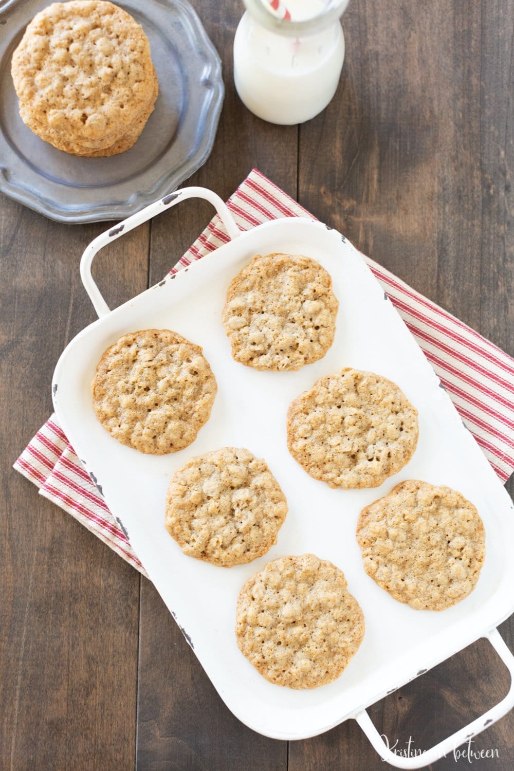 Thin, crispy, chewy, sweet, spicy. That’s how I’d describe these old fashioned oatmeal cookies. They’re pretty much everything you’d expect from a plain oatmeal cookie!