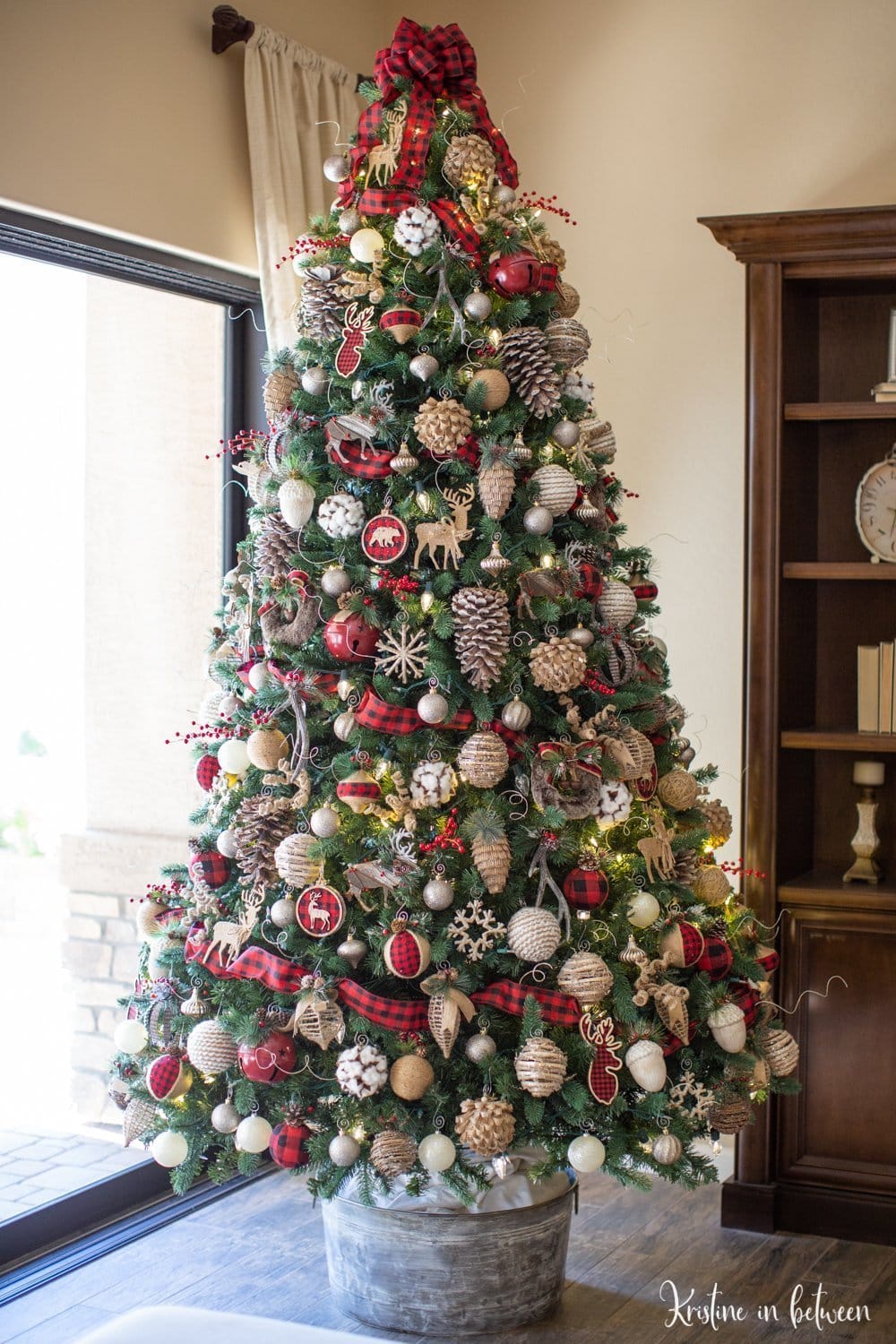 How to recycle your Christmas ornaments year after year for a whole new look! Gorgeous buffalo check and reds for this year!