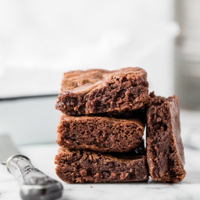 Super enkle, tykke og fudgy små batch brownies for to!