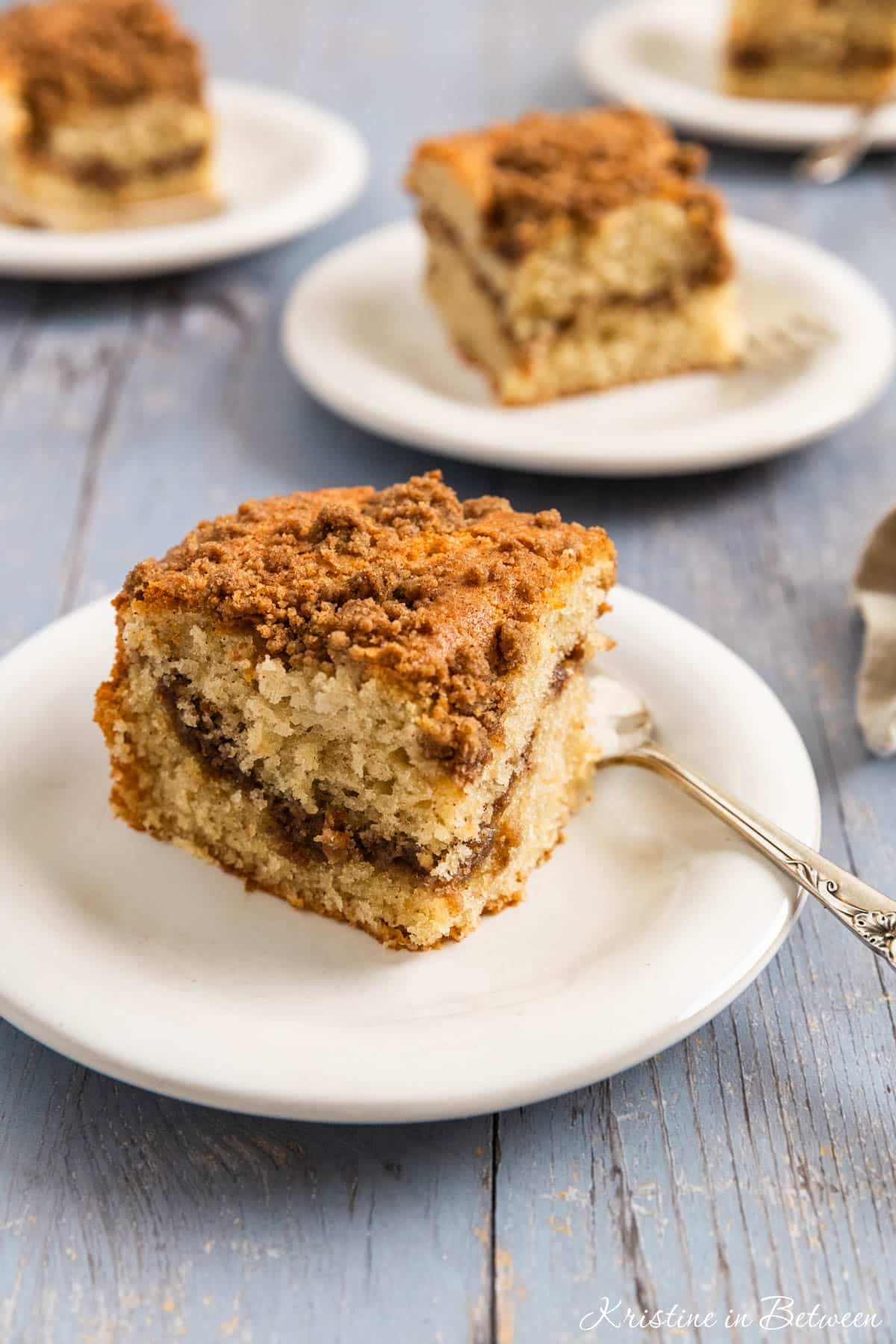 Easy Cinnamon Coffee Cake (Bakery-Style)